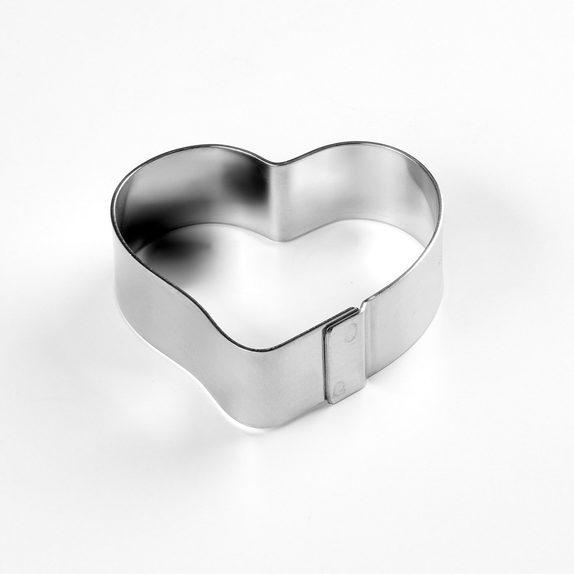 Smooth Stainless Steel Band – Heart Shape 65x60x20mm (2.6 x 2.4 x 0.8 inches)